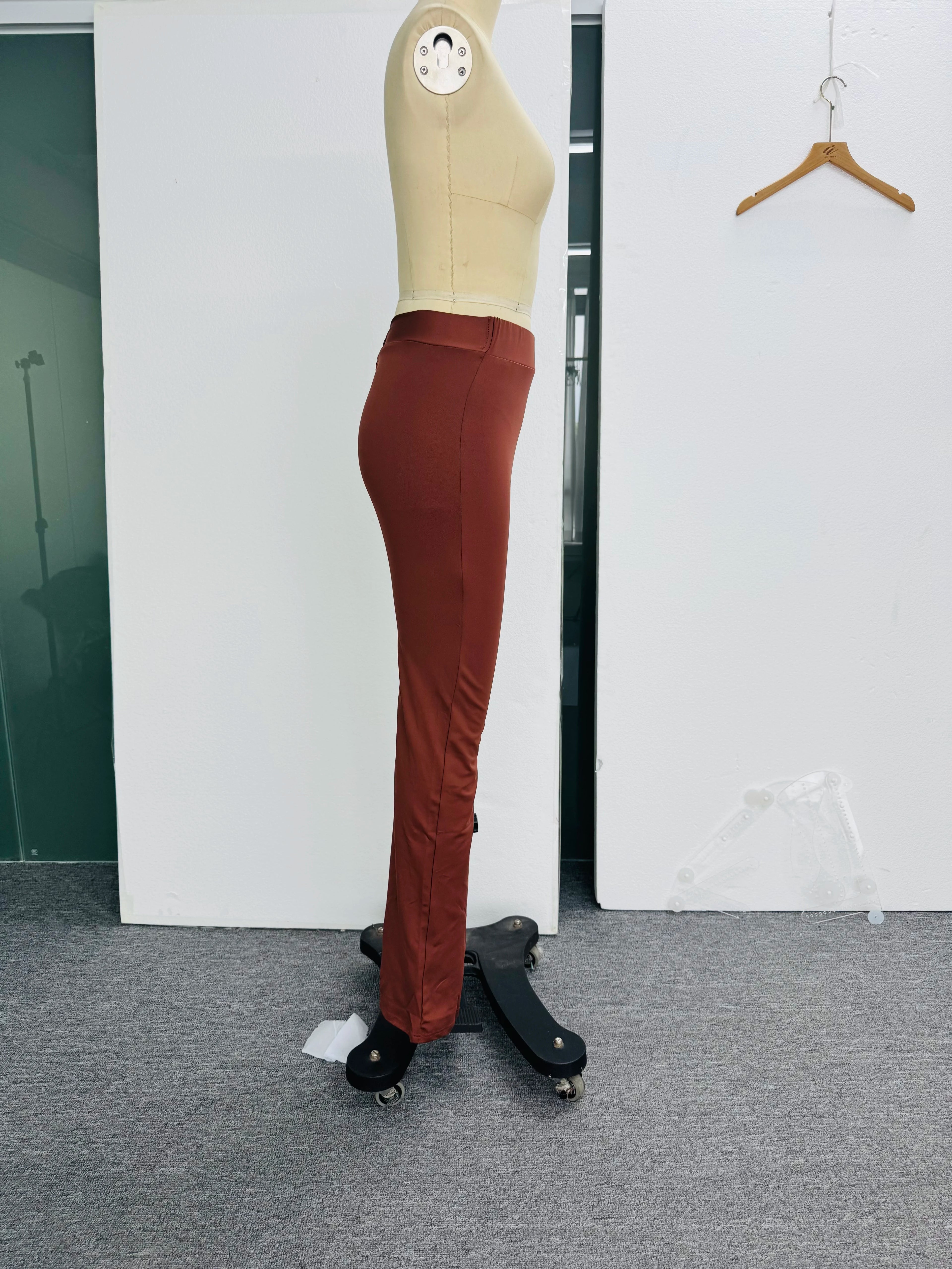 PleatFlare V-Back Pants